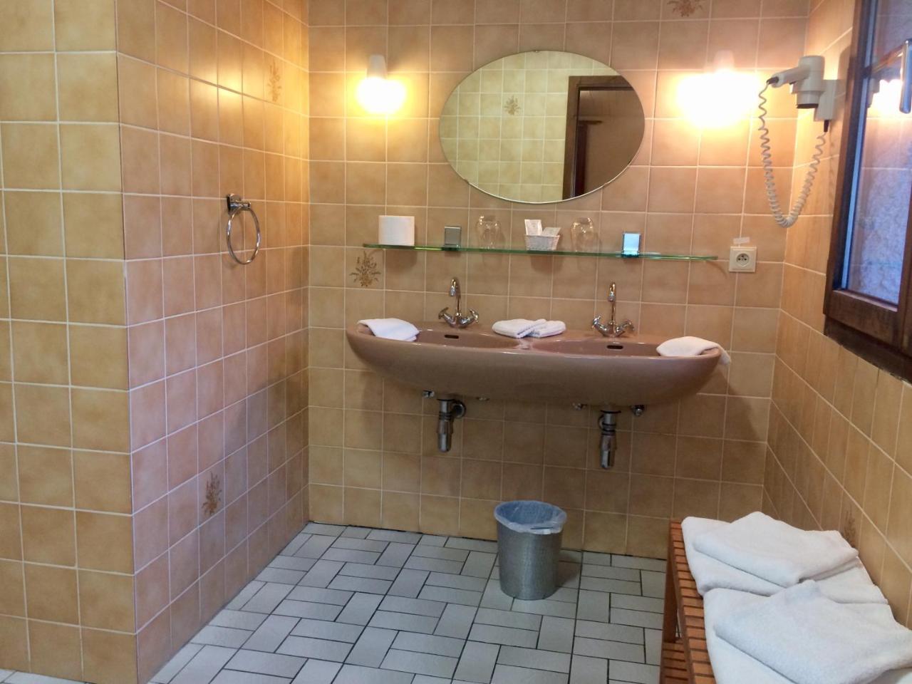 Hotel La Venerie Virton Kültér fotó